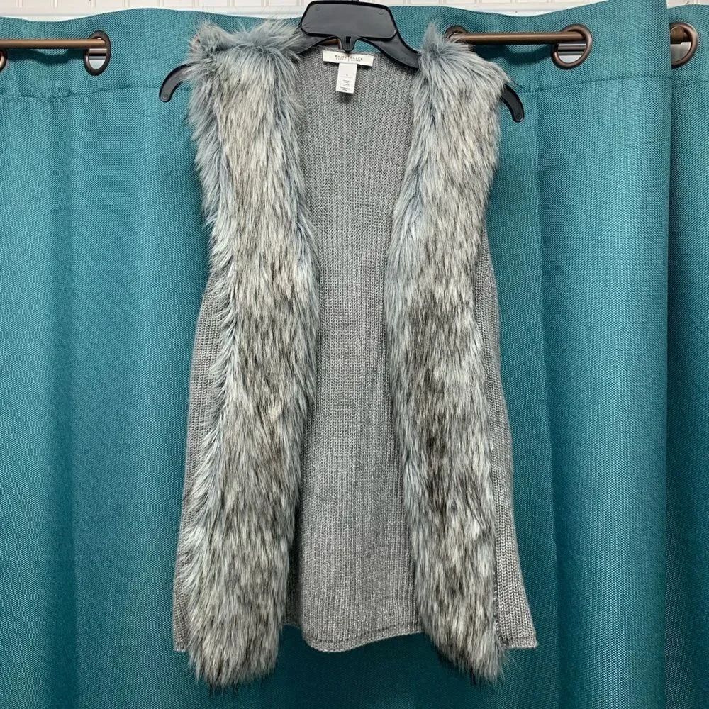 White House Black Market Gray Faux Fur Sweater Vest Size Small